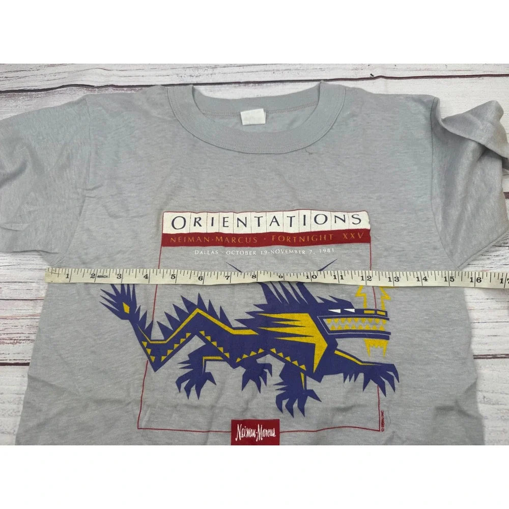 Vintage 1981 Neiman Marcus Fortnight XXV Orientations Dragon T-Shirt Gray Small